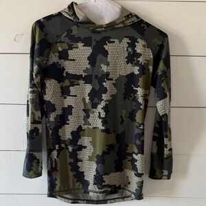 Boys KUIU Camouflage light weight  Long Sleeve Hoodie.